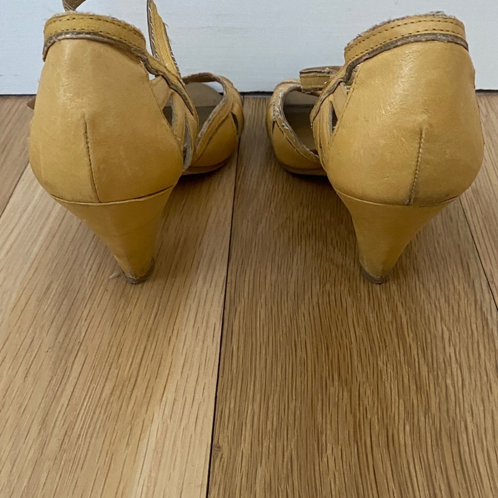 Seychelles Mustard Yellow Heeled Sandals - Picture 4 of 6